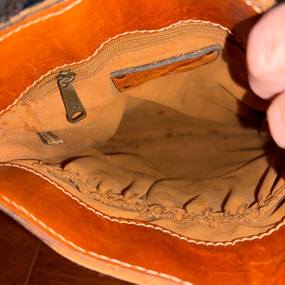 Vintage Tan Leather Messenger Bag. Patricia Nash - Picture 10 of 15